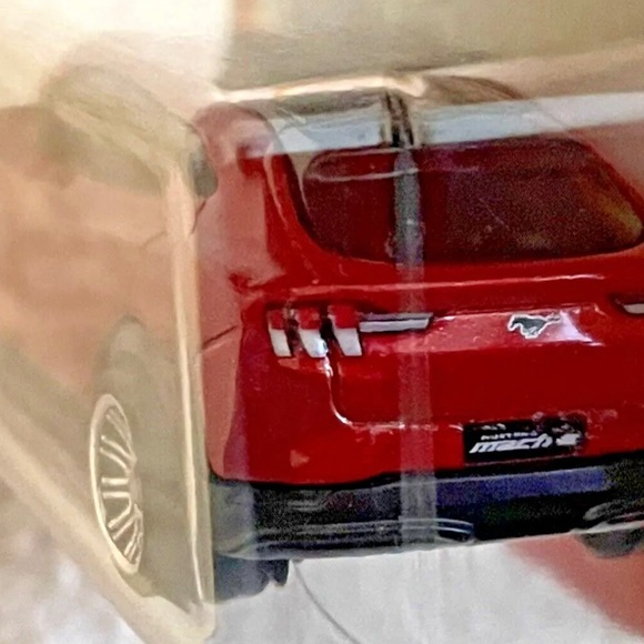 ✅🚗2-4 make an offer🚗✅Matchbox Toy Car 65/100 - 2021 Ford Mustang Mach-E - Picture 4 of 4